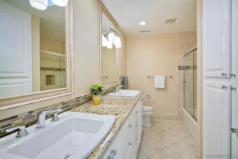 Bath - 13145 Silver Saddle Ln, Poway, CA 92064 photo 4 of 4
