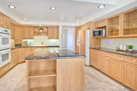 Kitchen - 13145 Silver Saddle Ln, Poway, CA 92064 photo 2 of 4