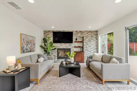 53 Avenida Descanso, Oceanside, CA 92057
