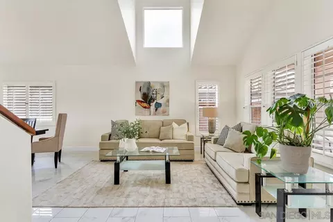 Living - 53 Avenida Descanso, Oceanside, CA 92057 photo 2 of 4
