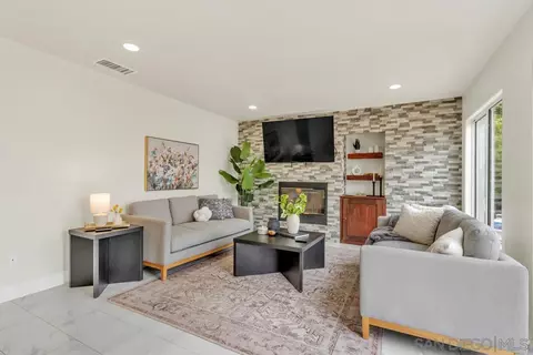 Living - 53 Avenida Descanso, Oceanside, CA 92057 photo 4 of 4