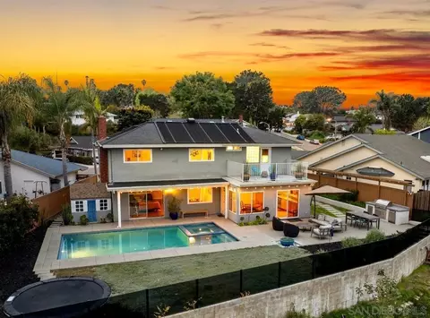 768 Sonrisa St, Solana Beach, CA 92075 photo 2