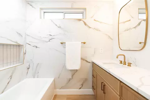 Bath - 4112 Lois St, La Mesa, CA 91941 photo 5 of 6