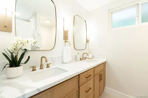 Bath - 4112 Lois St, La Mesa, CA 91941 photo 3 of 6