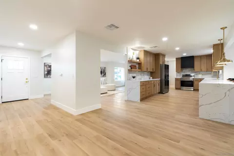 Entry Way - 4112 Lois St, La Mesa, CA 91941 photo 1 of 2
