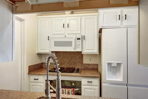 Kitchen - 3956 San Pablo Ave, Oceanside, CA 92057 photo 2 of 2