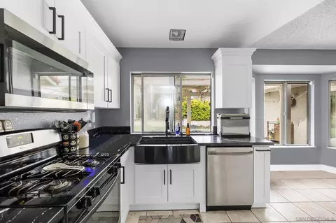 Kitchen - 31297 Huron St, Temecula, CA 92592 photo 1 of 7