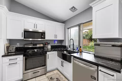 Kitchen - 31297 Huron St, Temecula, CA 92592 photo 3 of 7
