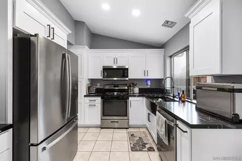 Kitchen - 31297 Huron St, Temecula, CA 92592 photo 2 of 7