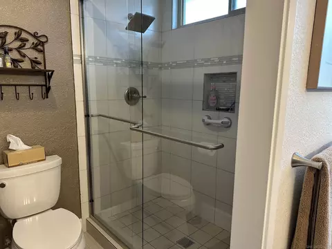 Bath - 4318 Mirage Ln, Oceanside, CA 92056 photo 2 of 4