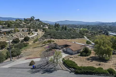 View/Area - 28885 Stonegate Dr, Valley Center, CA 92082 photo 4 of 19