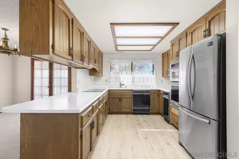 Kitchen - 28885 Stonegate Dr, Valley Center, CA 92082 photo 2 of 4