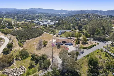 View/Area - 28885 Stonegate Dr, Valley Center, CA 92082 photo 8 of 19