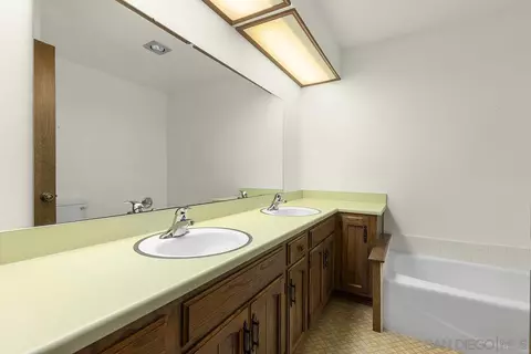Bath - 28885 Stonegate Dr, Valley Center, CA 92082 photo 4 of 5