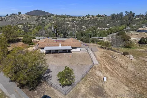 View/Area - 28885 Stonegate Dr, Valley Center, CA 92082 photo 2 of 19