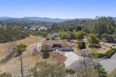 View/Area - 28885 Stonegate Dr, Valley Center, CA 92082 photo 6 of 19