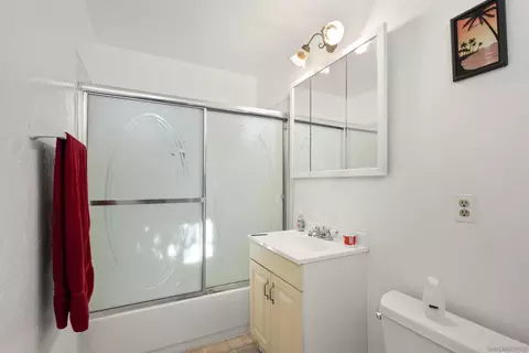 Bath - 999 Grant Ave, El Cajon, CA 92020 photo 1 of 1