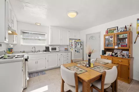 Kitchen - 999 Grant Ave, El Cajon, CA 92020 photo 1 of 3