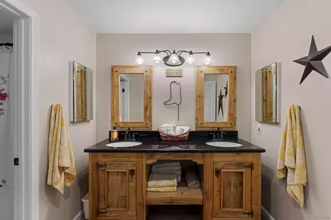 Bath - 16327 Woodson View Rd, Poway, CA 92064 photo 2 of 7