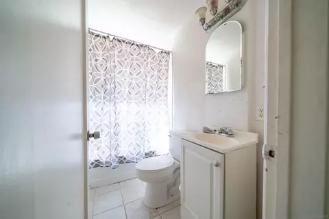 Bath - 38717 E 6th St, Palmdale, CA 93550 photo 1 of 1