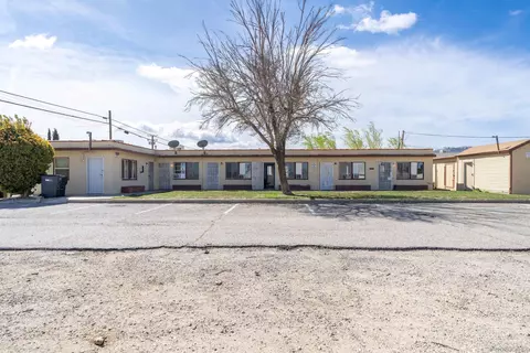 38717 E 6th St, Palmdale, CA 93550