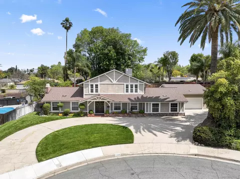 1509 Bel Air Ct, Redlands, CA 92373 photo 2