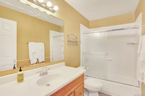 Bath - 1819 Castle Gln, Escondido, CA 92029 photo 3 of 3