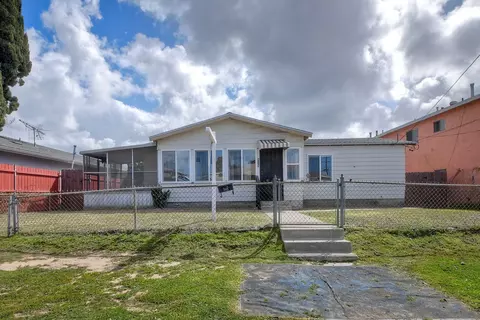 915 S 39th St, San Diego, CA 92113