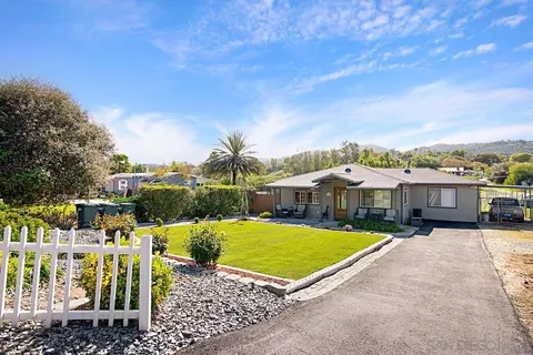 1311 Country Club Dr, Escondido, CA 92029
