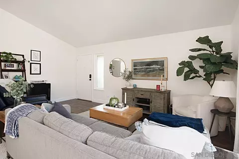 2712 Via Roberto, Carlsbad, CA 92010 photo 3