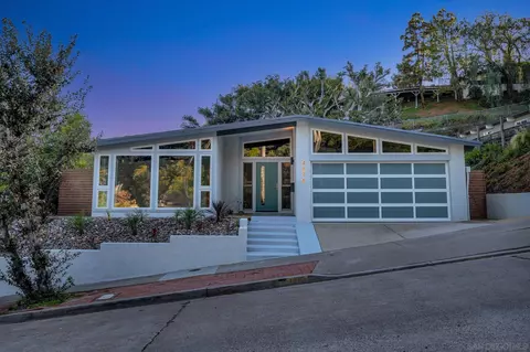 4876 Pacifica Dr, San Diego, CA 92109
