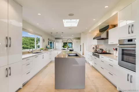 Kitchen - 7304 Rue Michael, La Jolla, CA 92037 photo 4 of 7