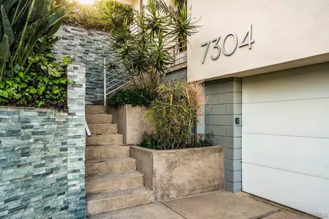 Exterior - 7304 Rue Michael, La Jolla, CA 92037 photo 4 of 6