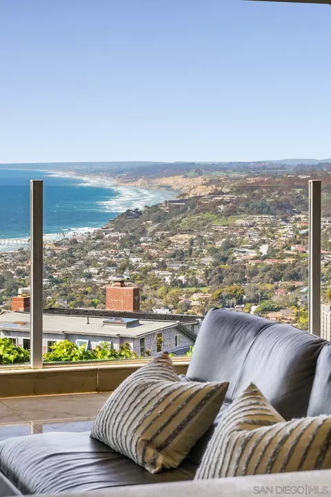 View/Area - 7304 Rue Michael, La Jolla, CA 92037 photo 3 of 7