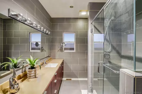 Bath - 7304 Rue Michael, La Jolla, CA 92037 photo 3 of 3