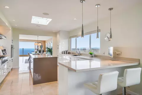 Kitchen - 7304 Rue Michael, La Jolla, CA 92037 photo 5 of 7