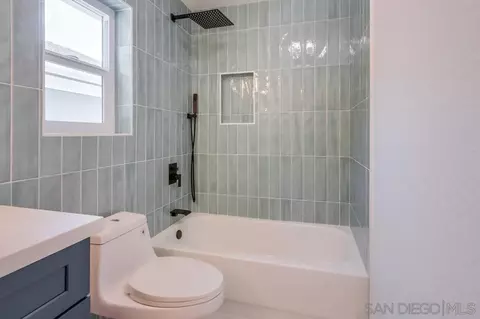 Bath - 2334 Kimberly Ct, Carlsbad, CA 92008 photo 6 of 7