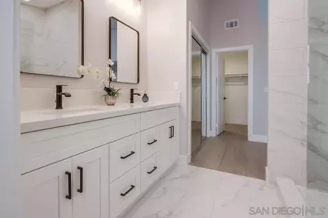 Bath - 2334 Kimberly Ct, Carlsbad, CA 92008 photo 4 of 7
