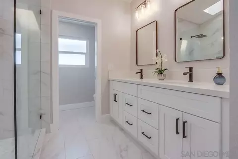 Bath - 2334 Kimberly Ct, Carlsbad, CA 92008 photo 2 of 7