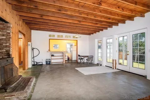 Living - 6525 Macarthur Dr, Lemon Grove, CA 91945 photo 2 of 4