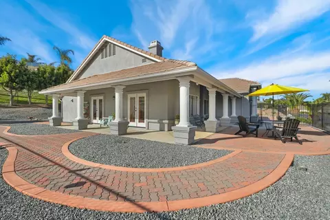 Exterior - 1783 Palomares Rd, Fallbrook, CA 92028 photo 4 of 10