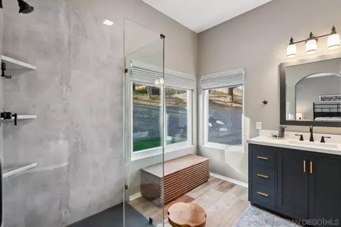 Bath - 1783 Palomares Rd, Fallbrook, CA 92028 photo 2 of 3