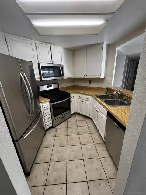 Kitchen - 3059 Brookpine Ct, Spring Valley, CA 91978 photo 2 of 2