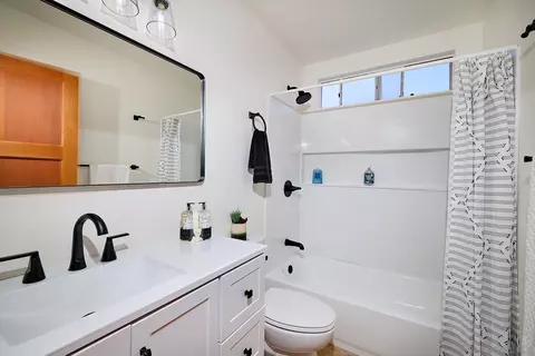 Bath - 4475 Estada Dr, Oceanside, CA 92057 photo 1 of 1