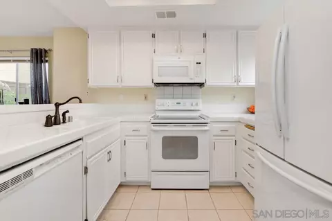 Kitchen - 2563 Kings View Cir, Spring Valley, CA 91977 photo 1 of 4