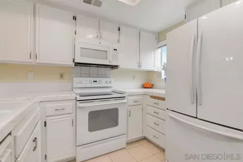 Kitchen - 2563 Kings View Cir, Spring Valley, CA 91977 photo 3 of 4