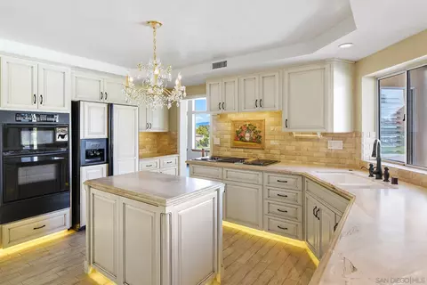 Kitchen - 13000 Lomas Verdes Dr, Poway, CA 92064 photo 3 of 5