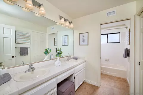 Bath - 4190 Parkside Pl, Carlsbad, CA 92008 photo 4 of 5