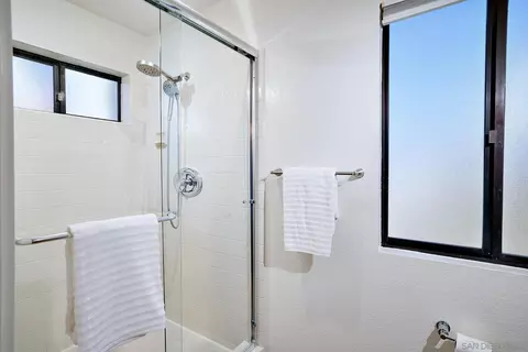 Bath - 4190 Parkside Pl, Carlsbad, CA 92008 photo 3 of 5