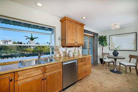 Kitchen - 4190 Parkside Pl, Carlsbad, CA 92008 photo 1 of 3
